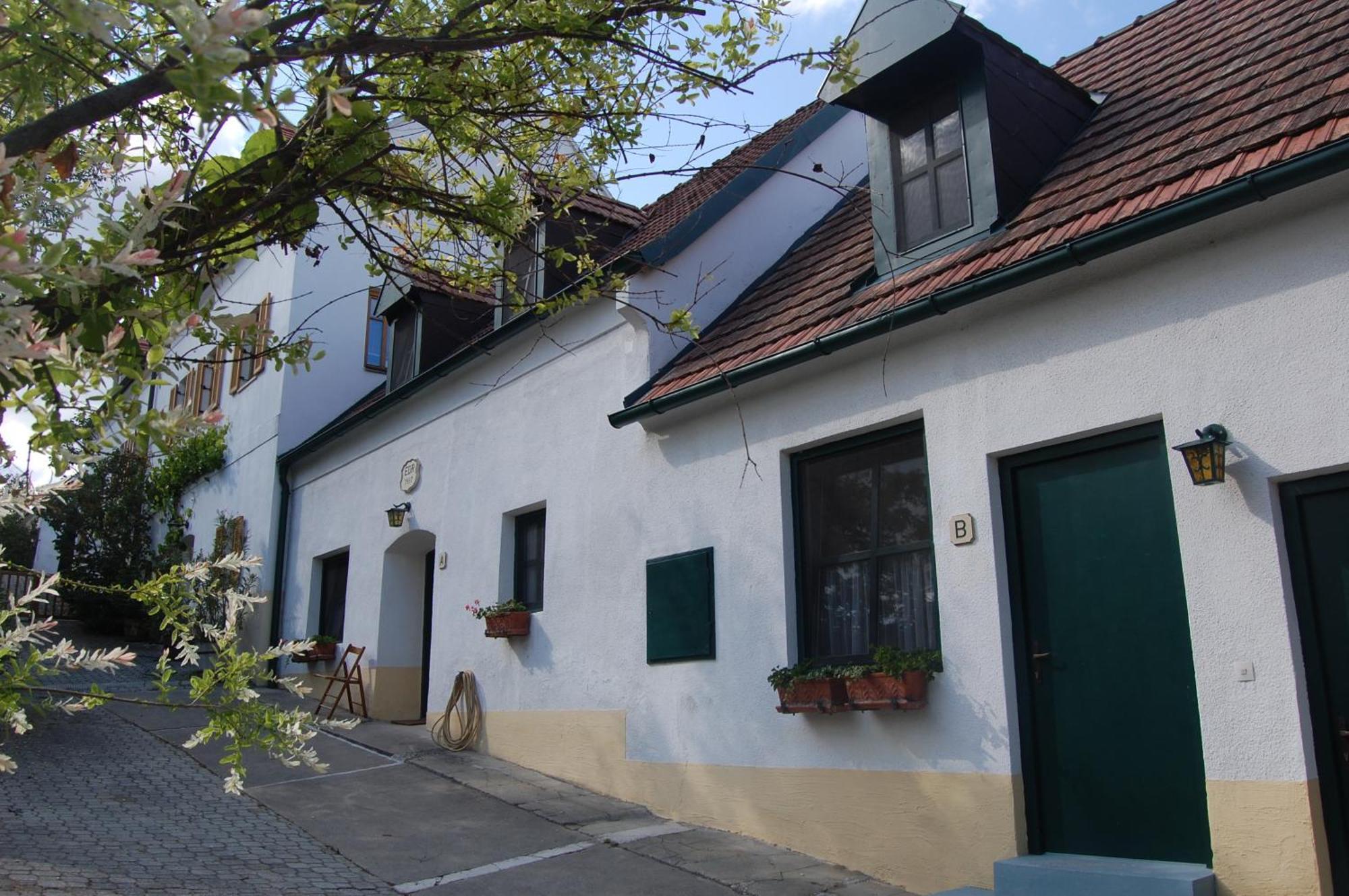 Hofgassl Zentgraf Bed & Breakfast Moerbisch Am See Luaran gambar