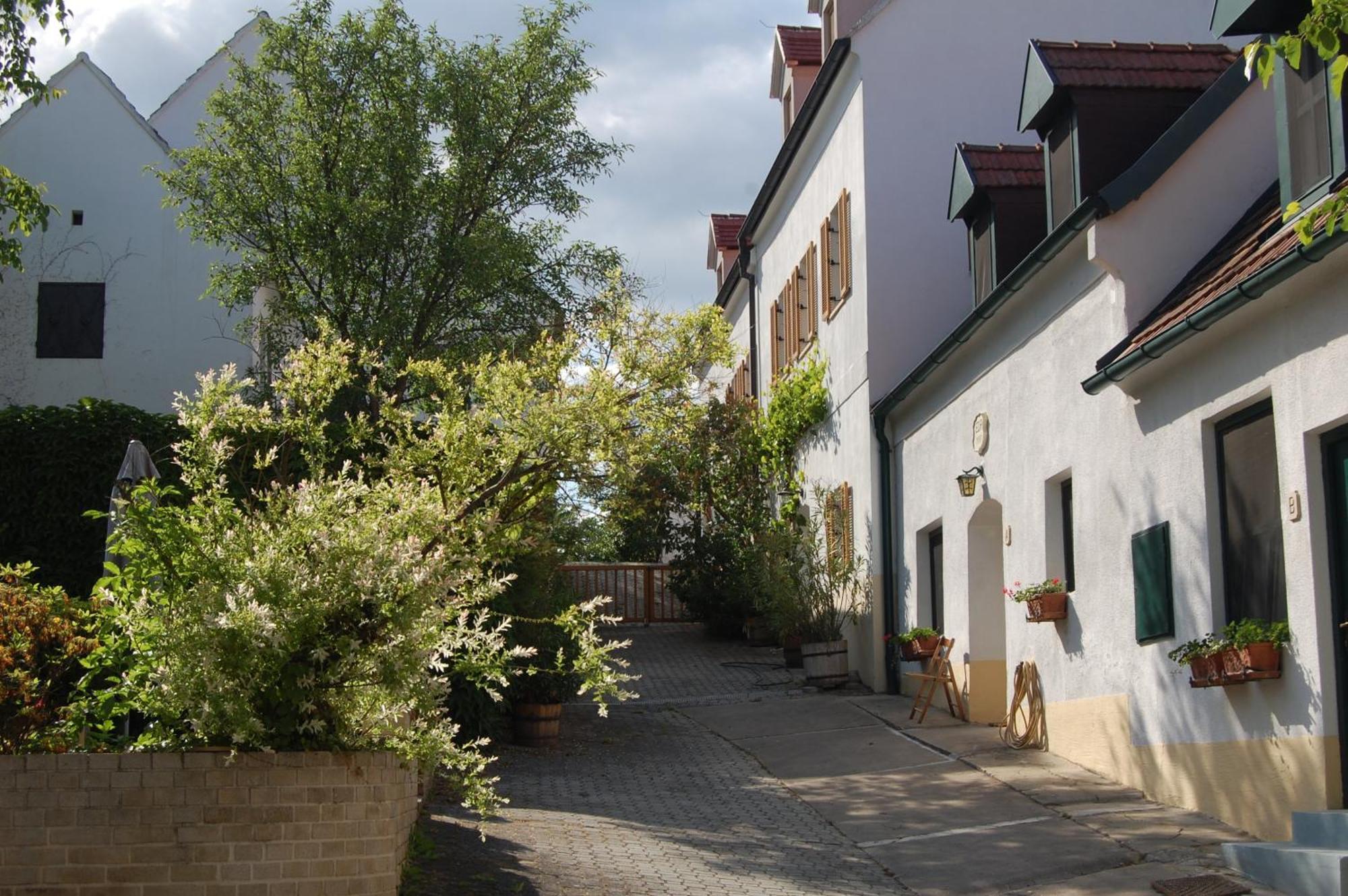 Hofgassl Zentgraf Bed & Breakfast Moerbisch Am See Luaran gambar